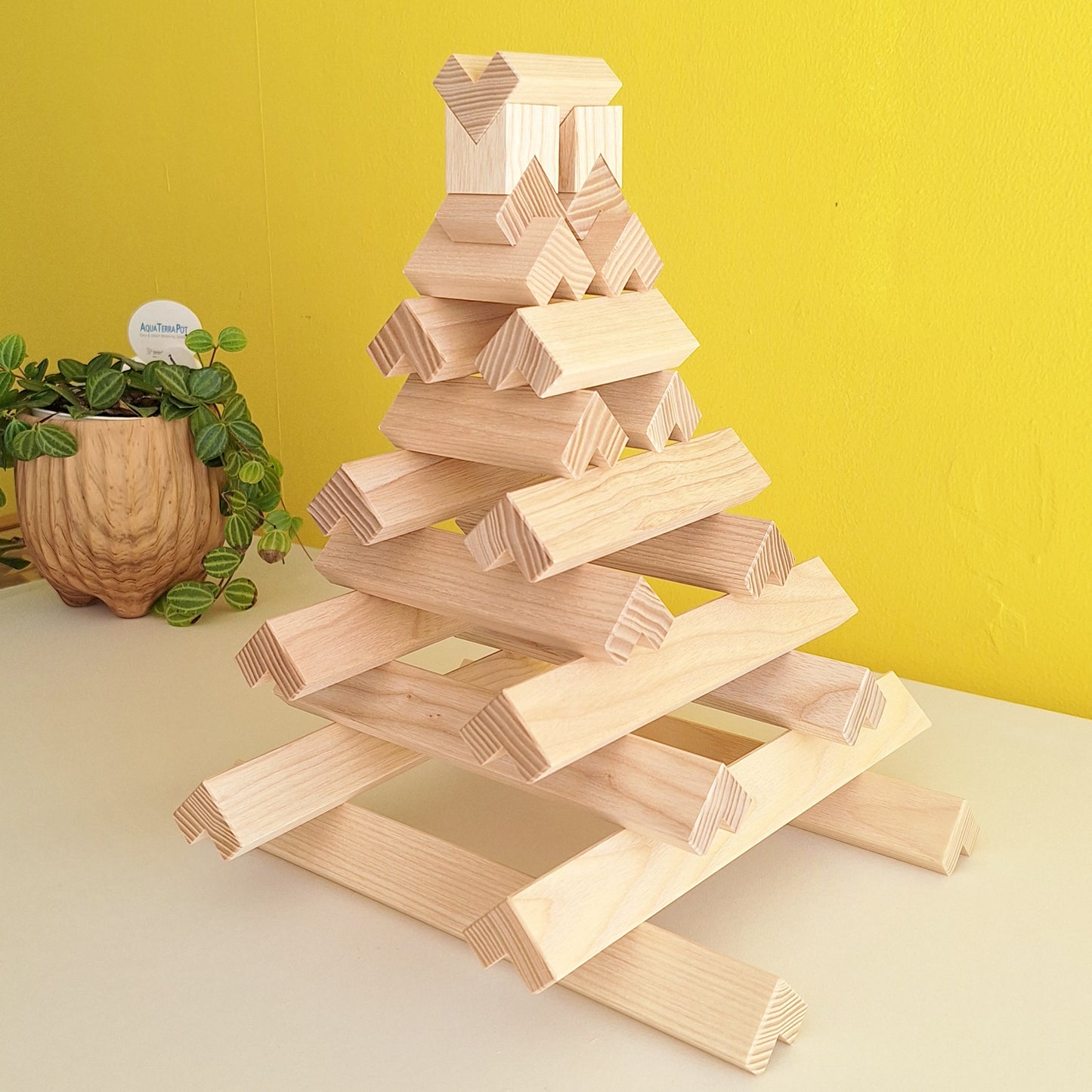 Tigno(ティグノ) 白木 ネフ NAEF074(naef社・スイス)