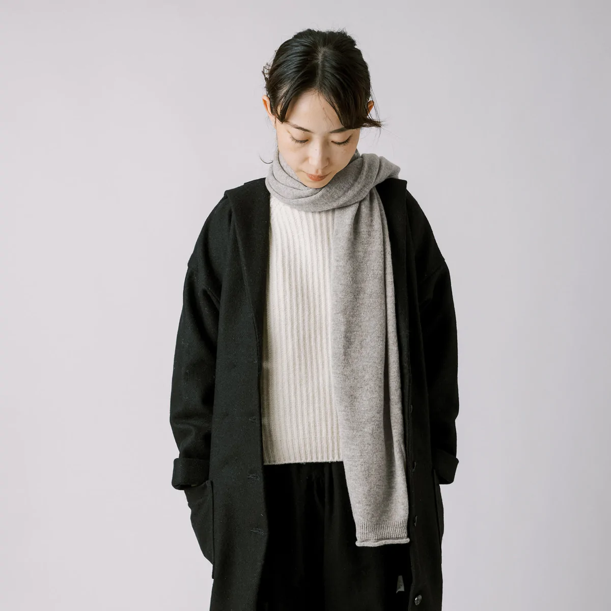 石徹白洋品店 ブラックメリノ ストール