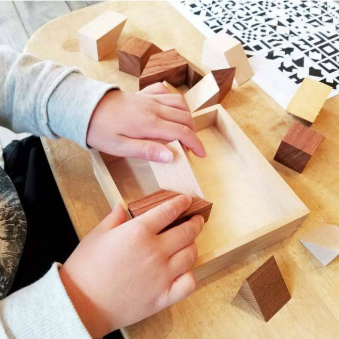 ツートンブロック (童具館)