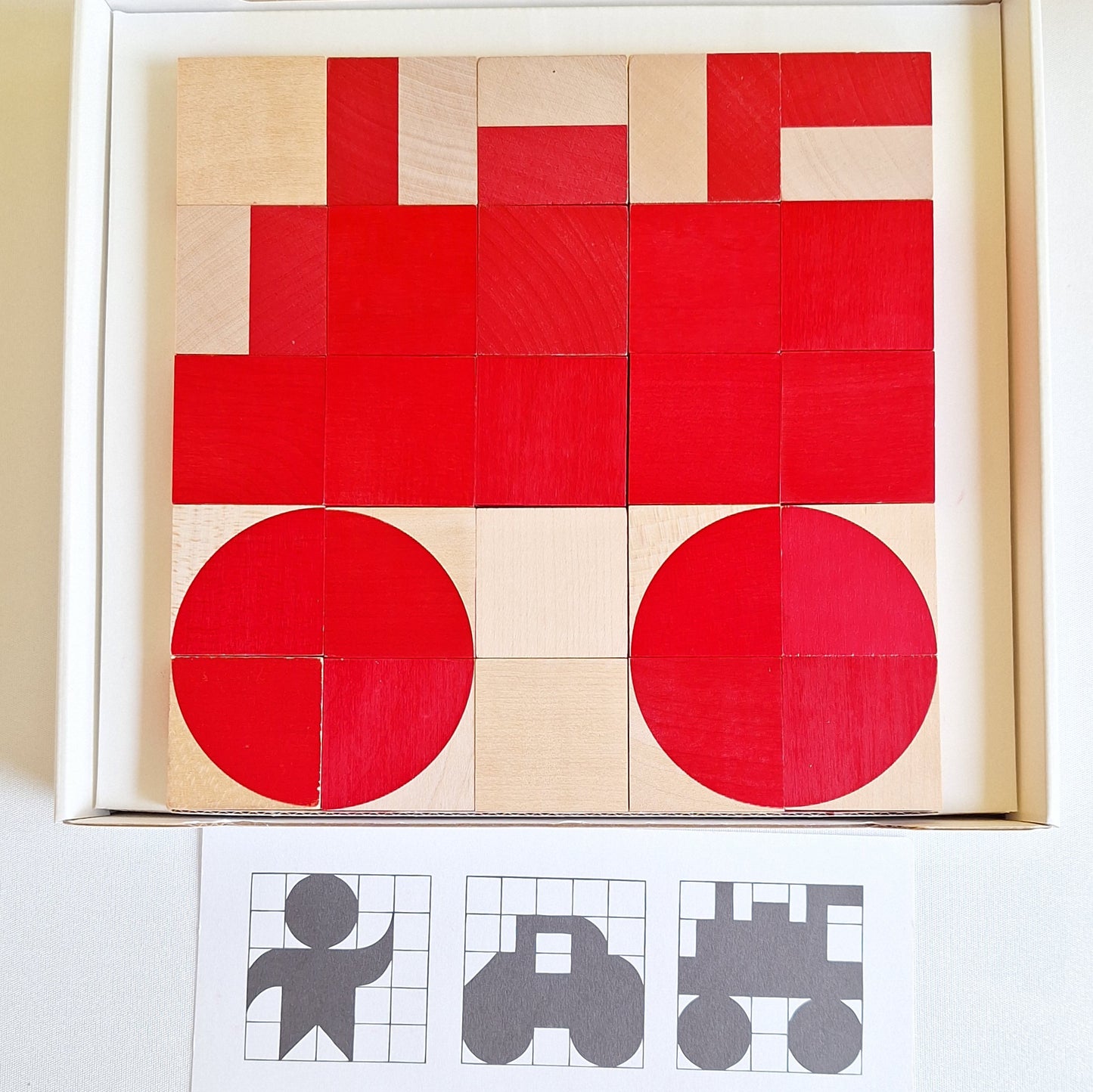 オルナボ　赤　◆136　（naef社・スイス）