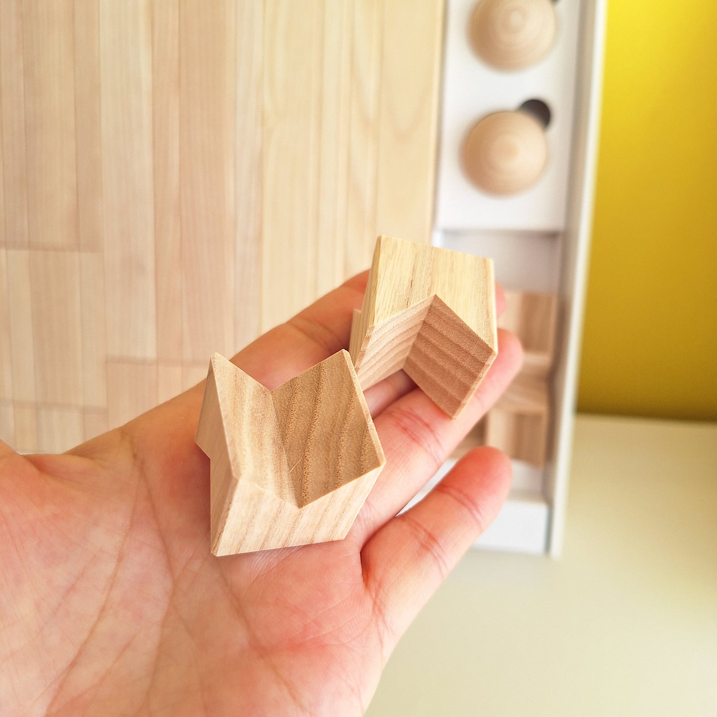 Tigno（ティグノ）　白木　ネフ　NAEF074（naef社・スイス）