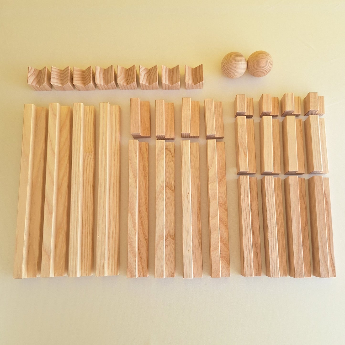 Tigno（ティグノ）　白木　ネフ　NAEF074（naef社・スイス）