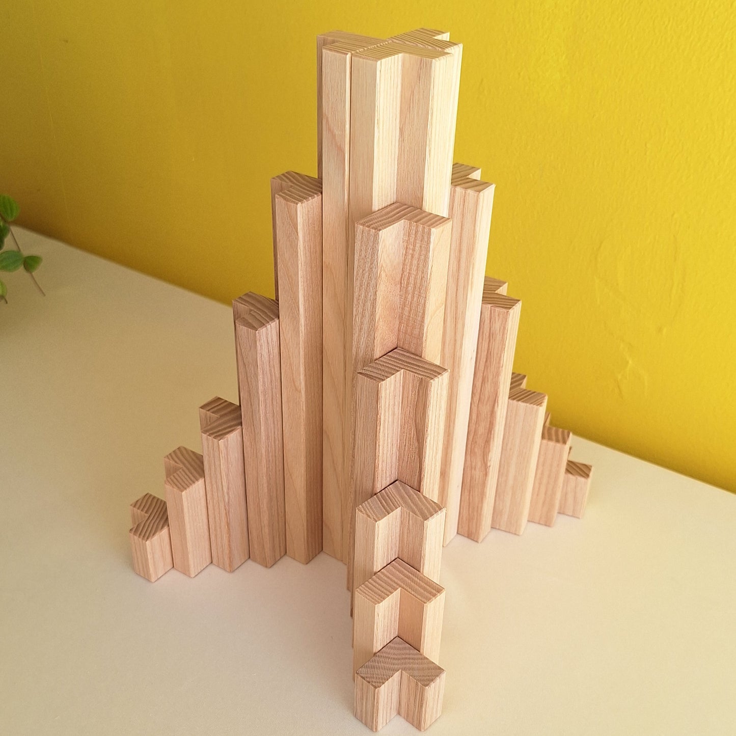 Tigno（ティグノ）　白木　ネフ　NAEF074（naef社・スイス）