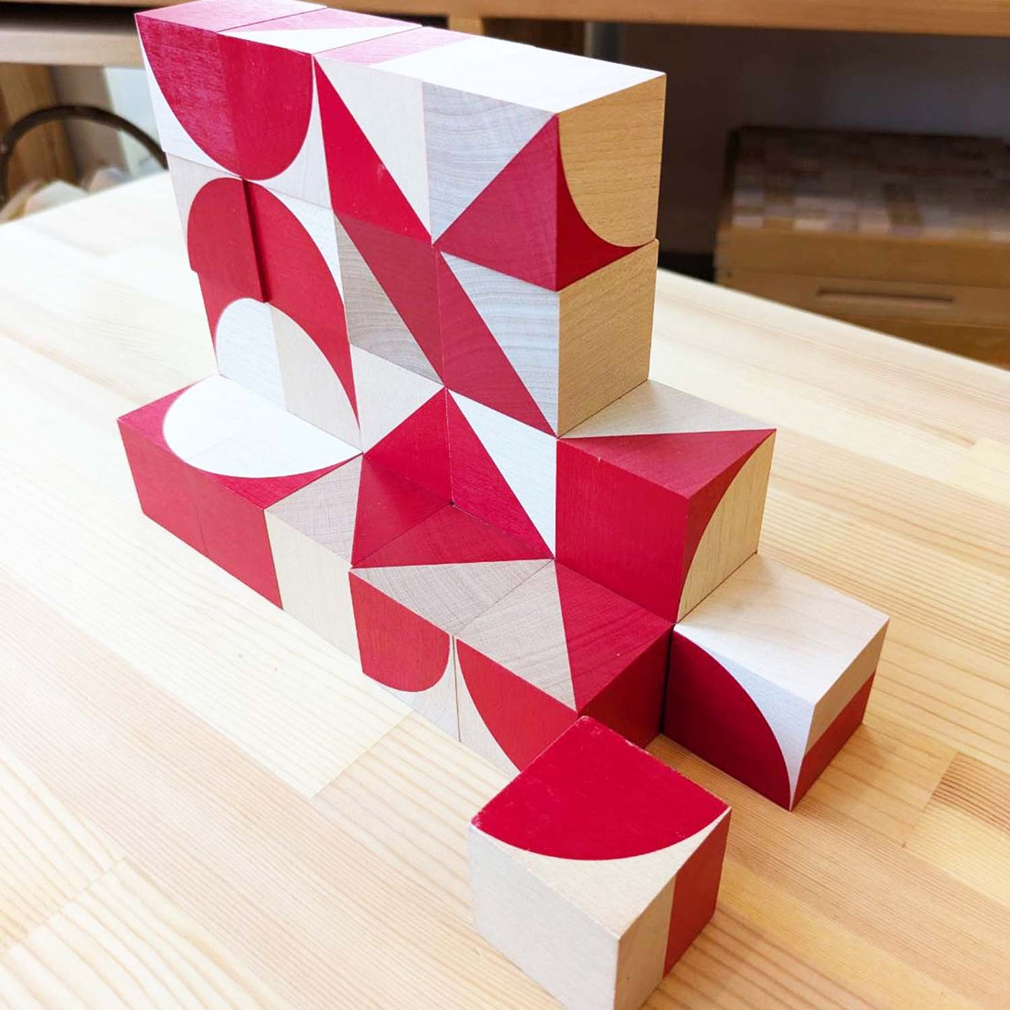 オルナボ　赤　◆136　（naef社・スイス）