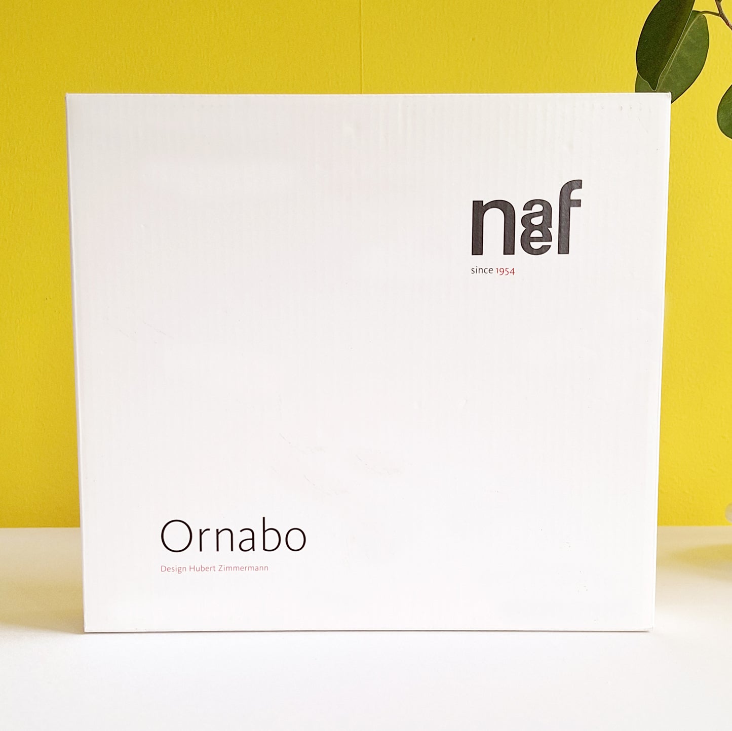 オルナボ　赤　◆136　（naef社・スイス）