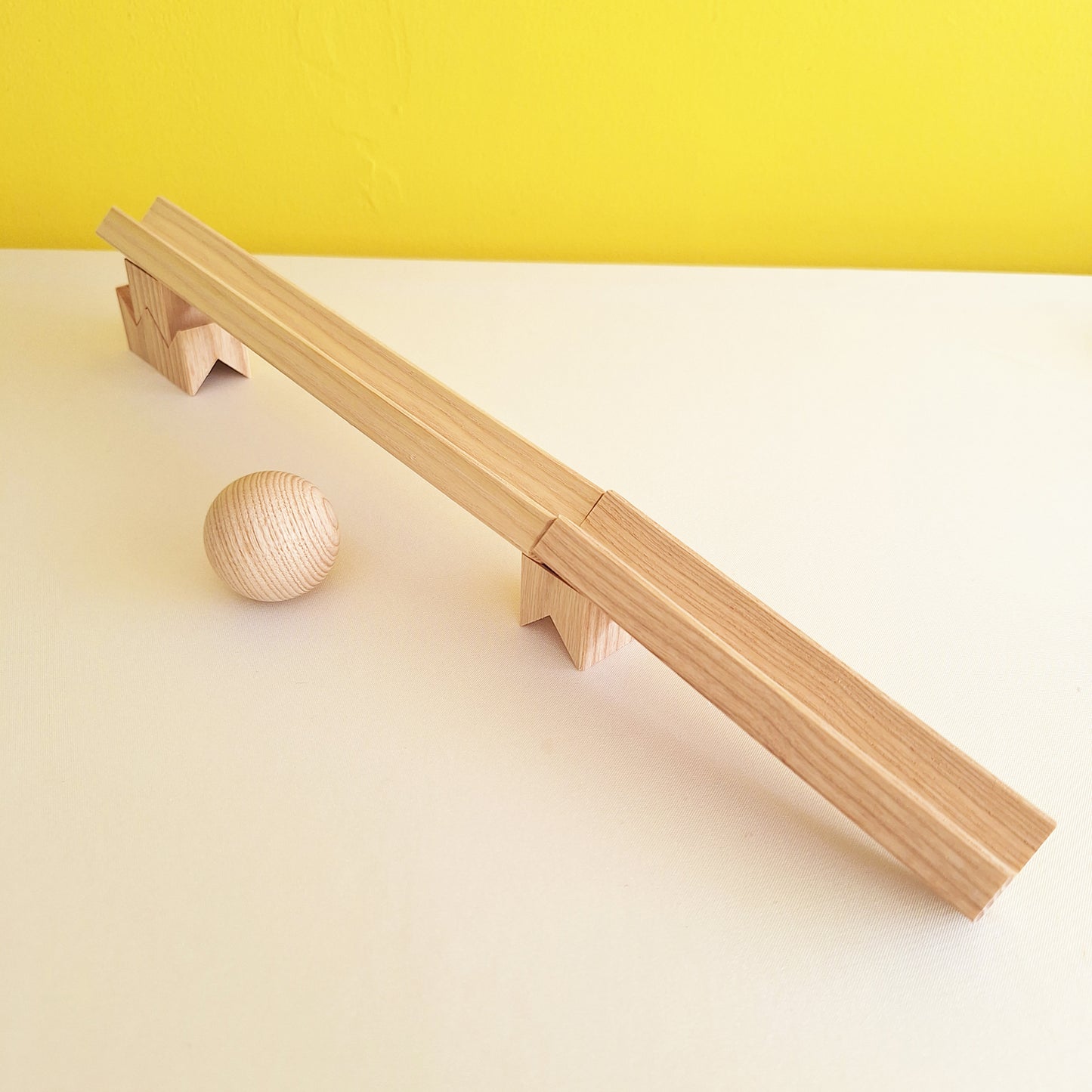 Tigno（ティグノ）　白木　ネフ　NAEF074（naef社・スイス）