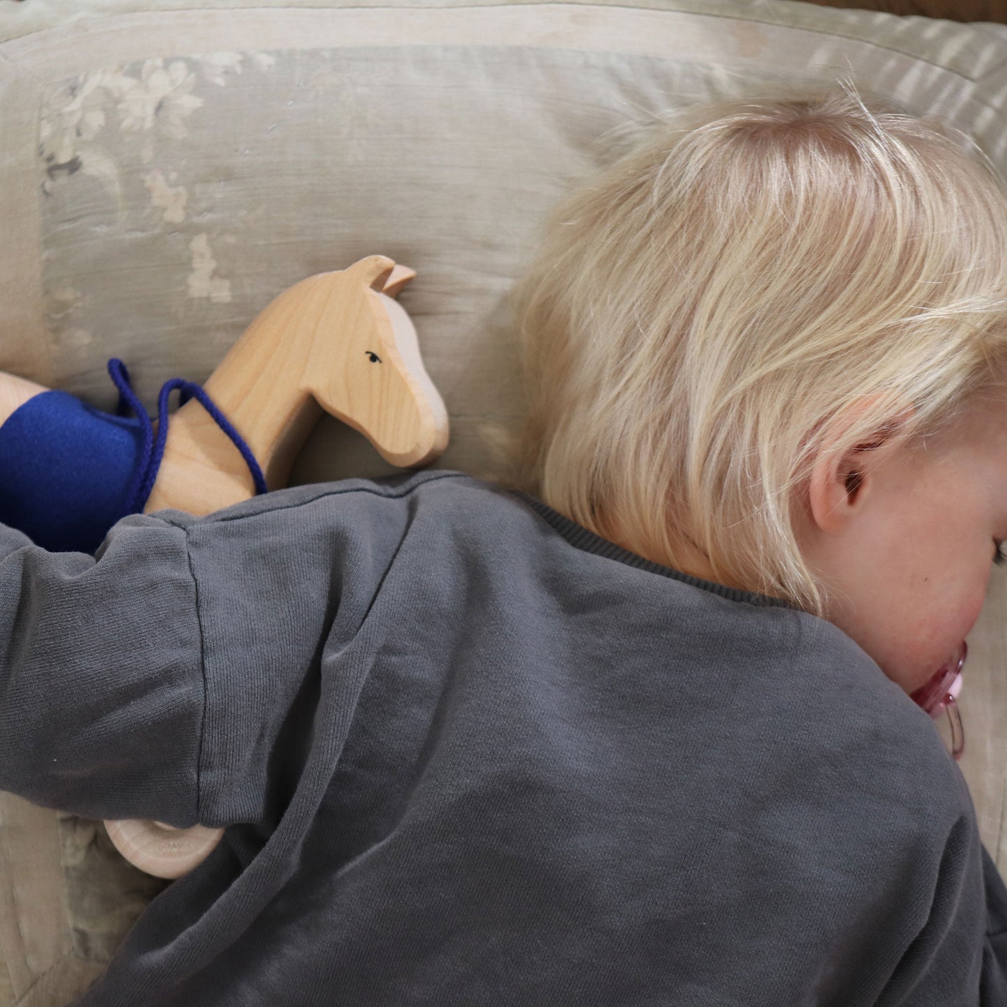 【2025年新着商品】プルトーイ・ナチュラルホース　GM09050　グリムス