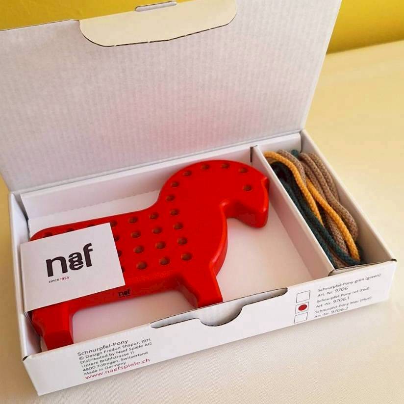 ひも通しポニー　◆105-2　ネフ（naef社・スイス）