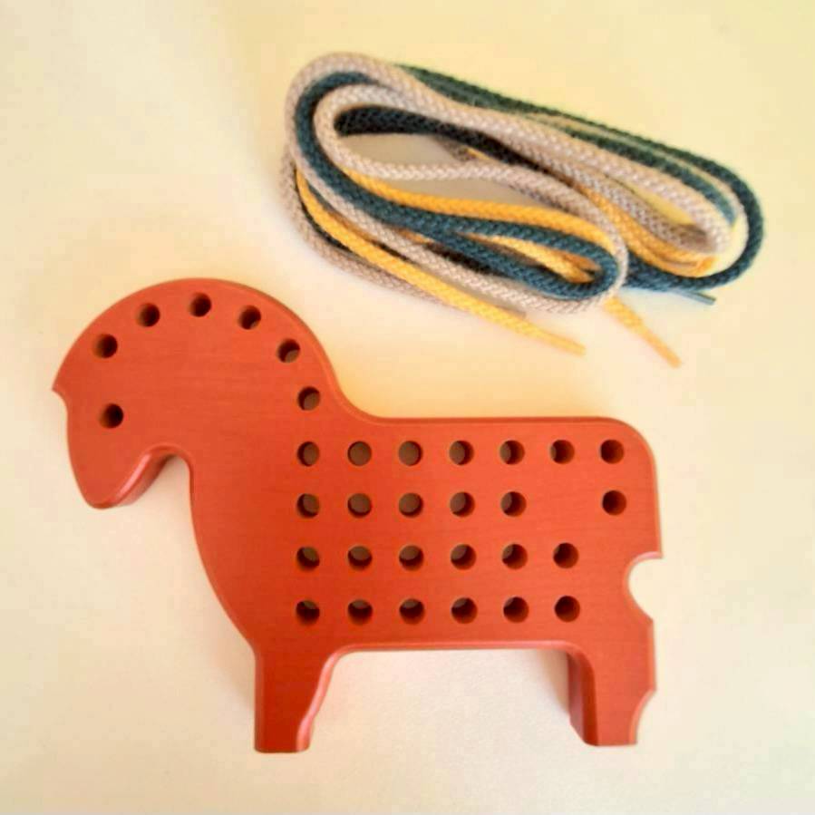 ひも通しポニー　◆105-2　ネフ（naef社・スイス）