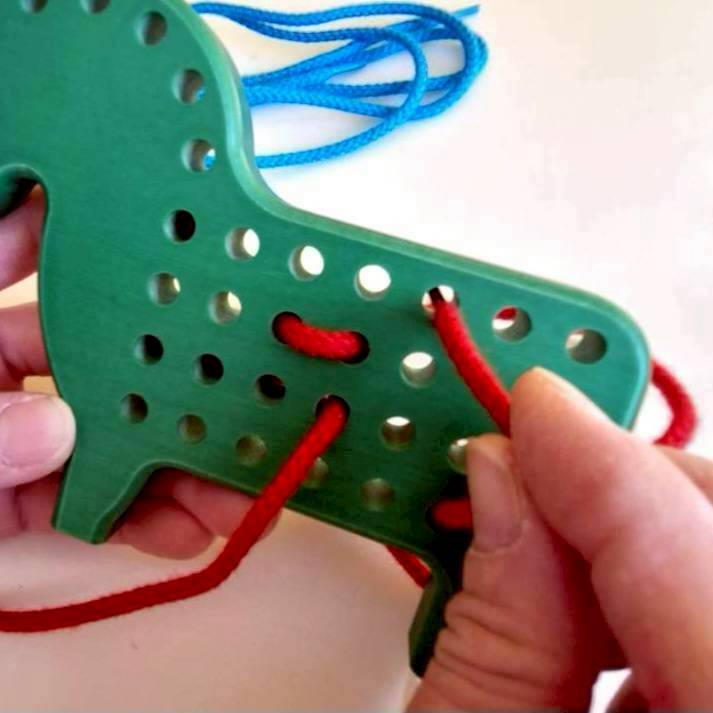 ひも通しポニー　◆105-2　ネフ（naef社・スイス）